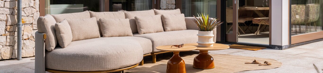 Safina loungeset with June tables 01