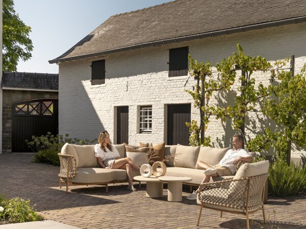 Martinique lounge set with Hampton tables - models 01.jpg