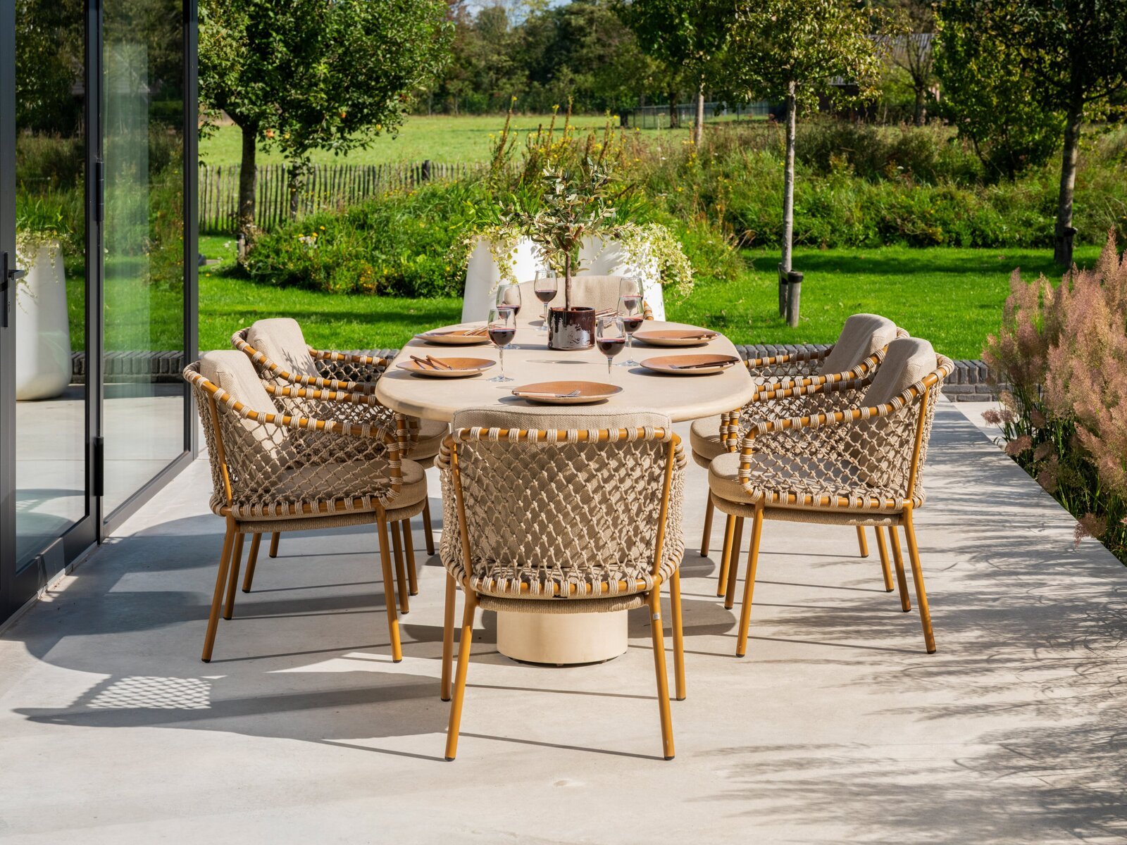 Martinique dining set with Hampton table 04.jpg