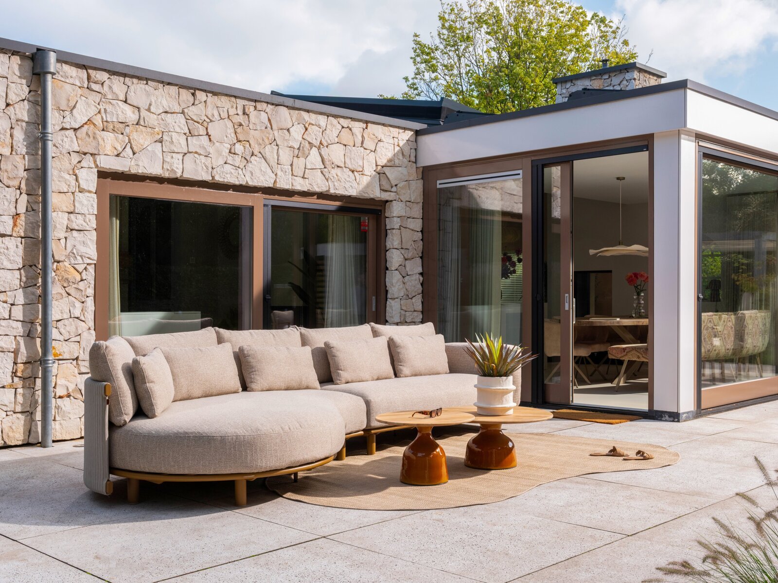 Safina loungeset with June tables 01.jpg