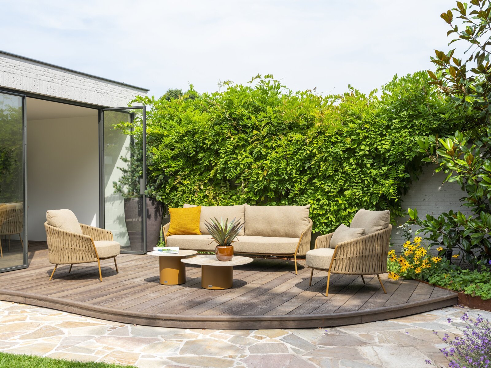 Molina lounge set with Sofie tables 02.jpg