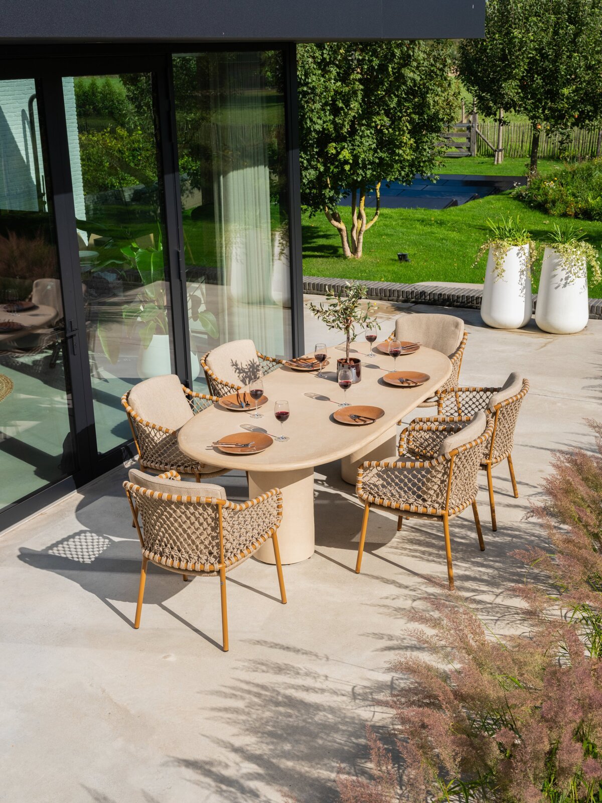 Martinique dining set with Hampton table 02.jpg