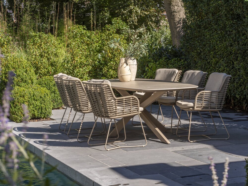 Fabrice dining set Latte with Prado barrel table ceramic outdoor 01.jpg