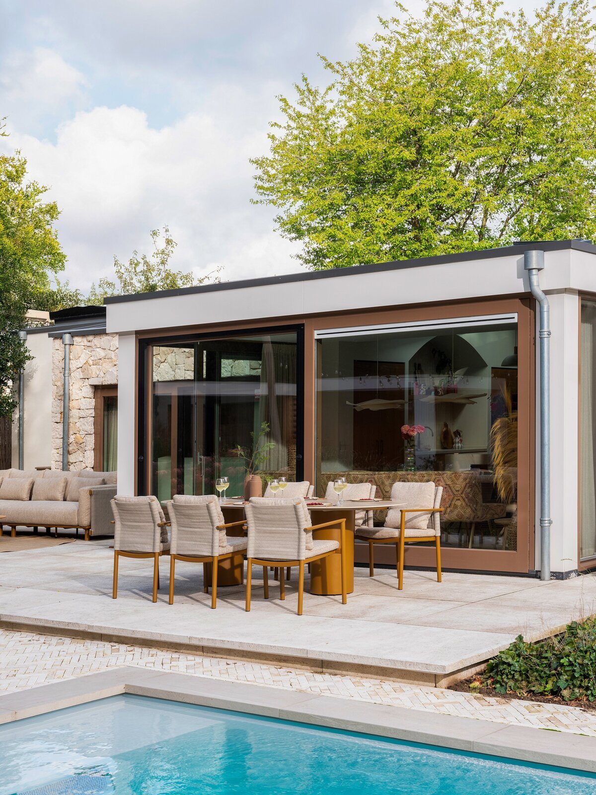 Safina dining set with Colorado table 02.jpg