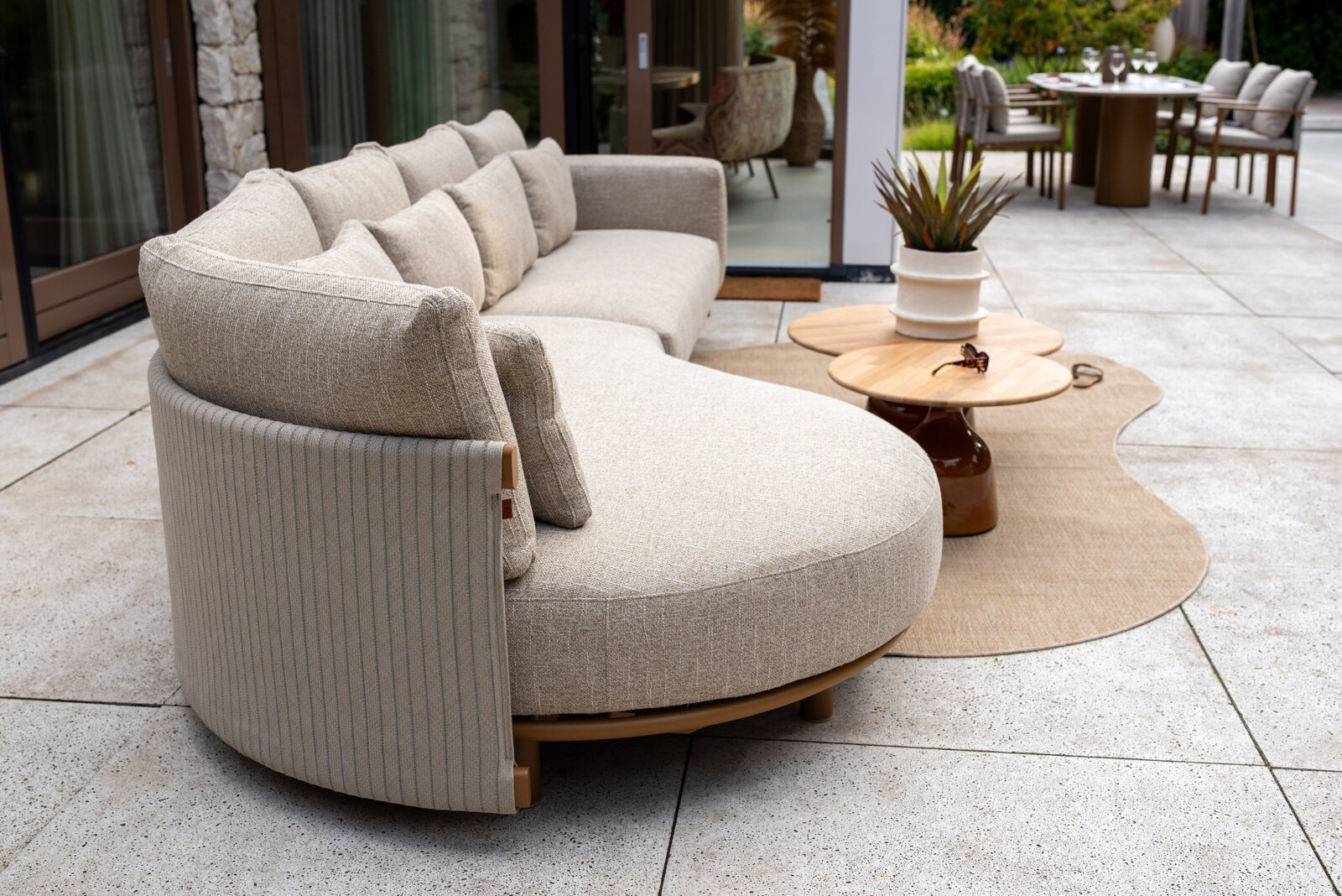 Safina loungeset with June tables 07.jpg