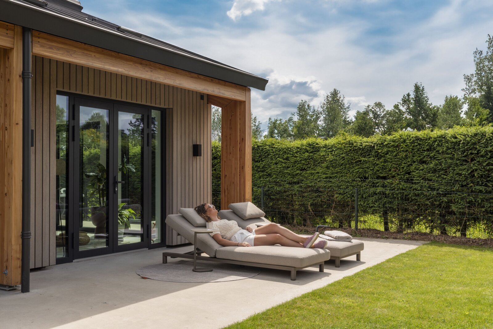 Madeira sunbeds Terre with Sofie support tables _02 (1).jpg