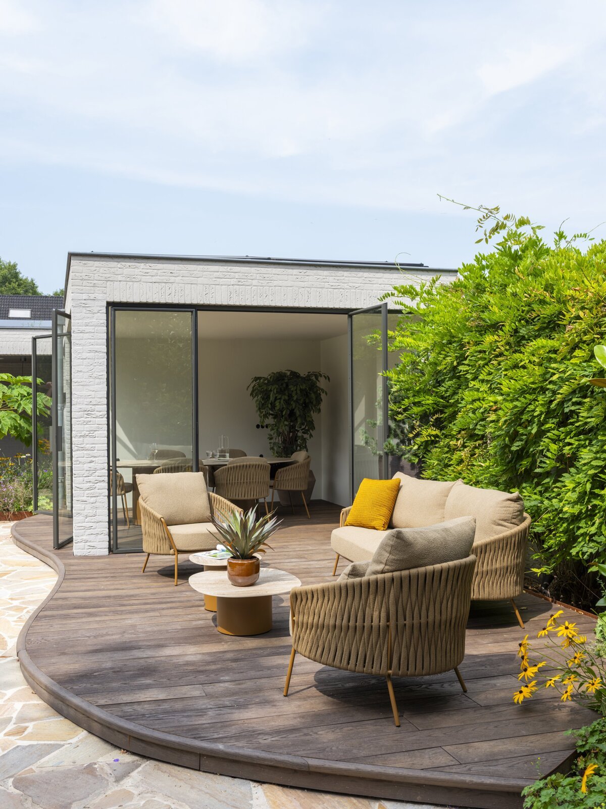 Molina lounge set with Sofie tables 01.jpg