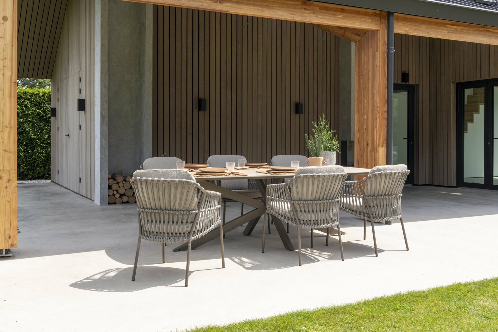 Capalbio dining set with Prado barrel table Terre and Ceramic top _01.jpg