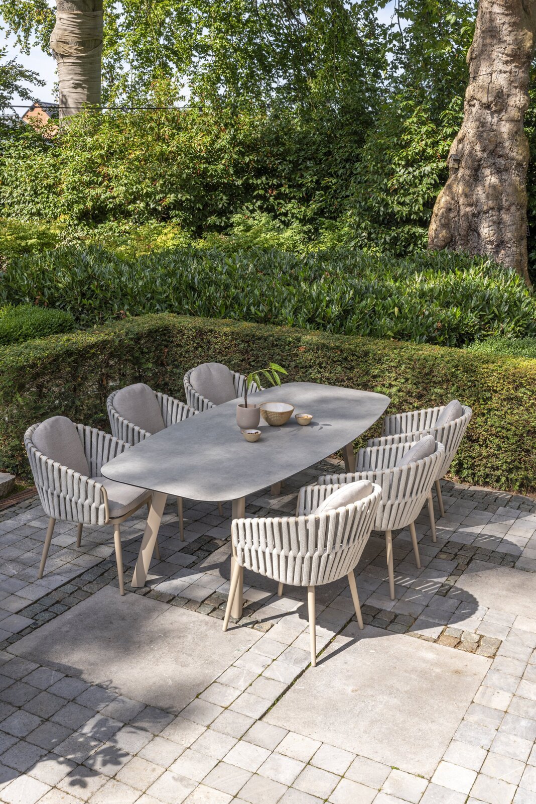 Eva dining chair with Manolo dining table barrel shape Latte _ 03.jpg