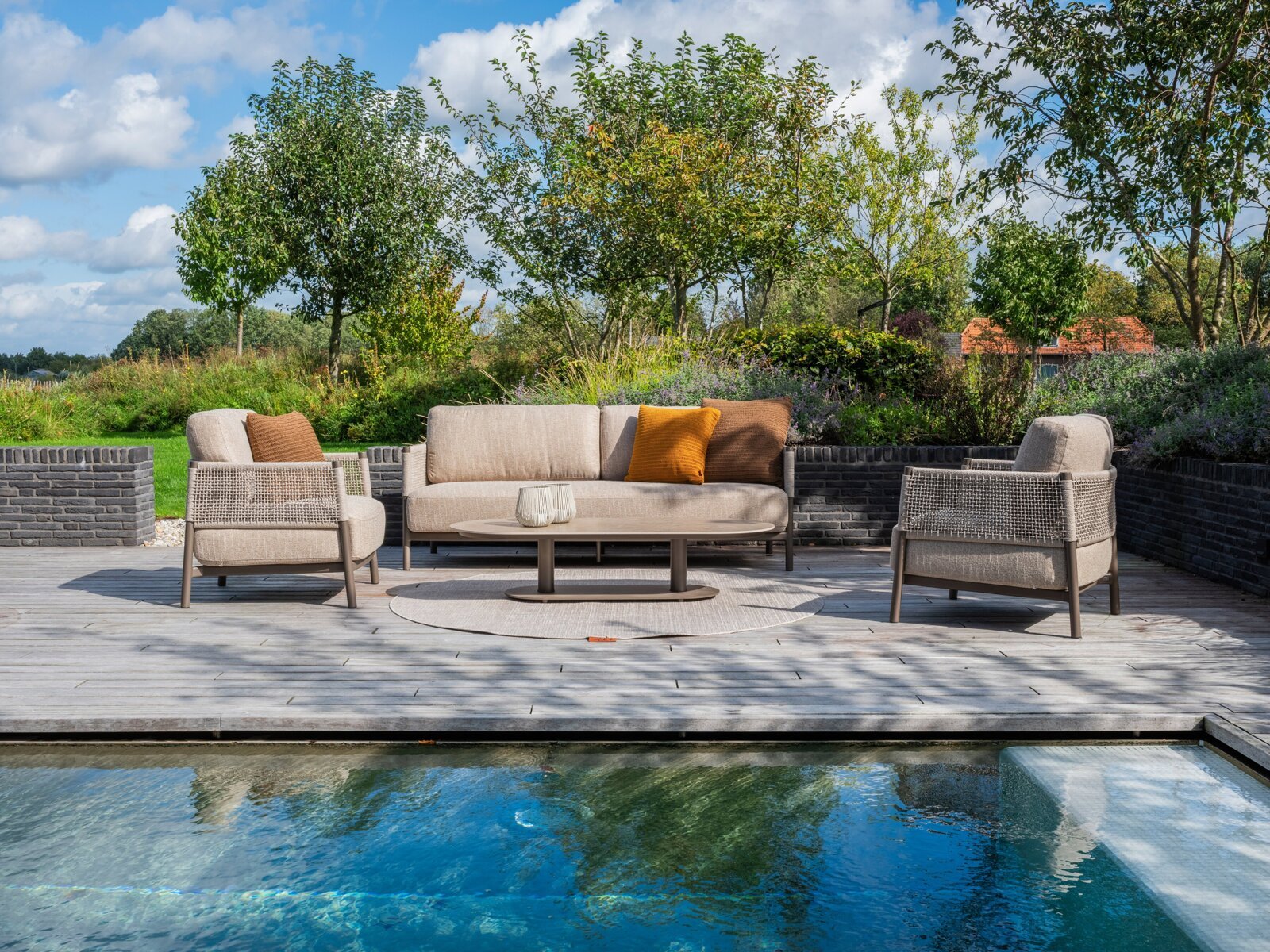 Savanne lounge set with Boaz table 05.jpg