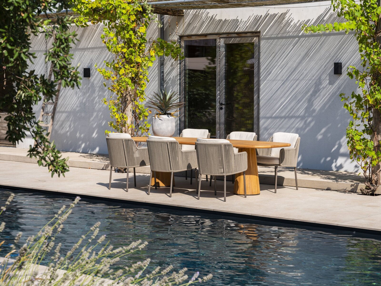 Bernini dining set Terre with Capri barrel table Teak 240x100cm outdoor 01.jpg