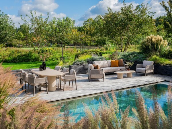 Savanne lounge set and dining set with Hampton tables 01.jpg