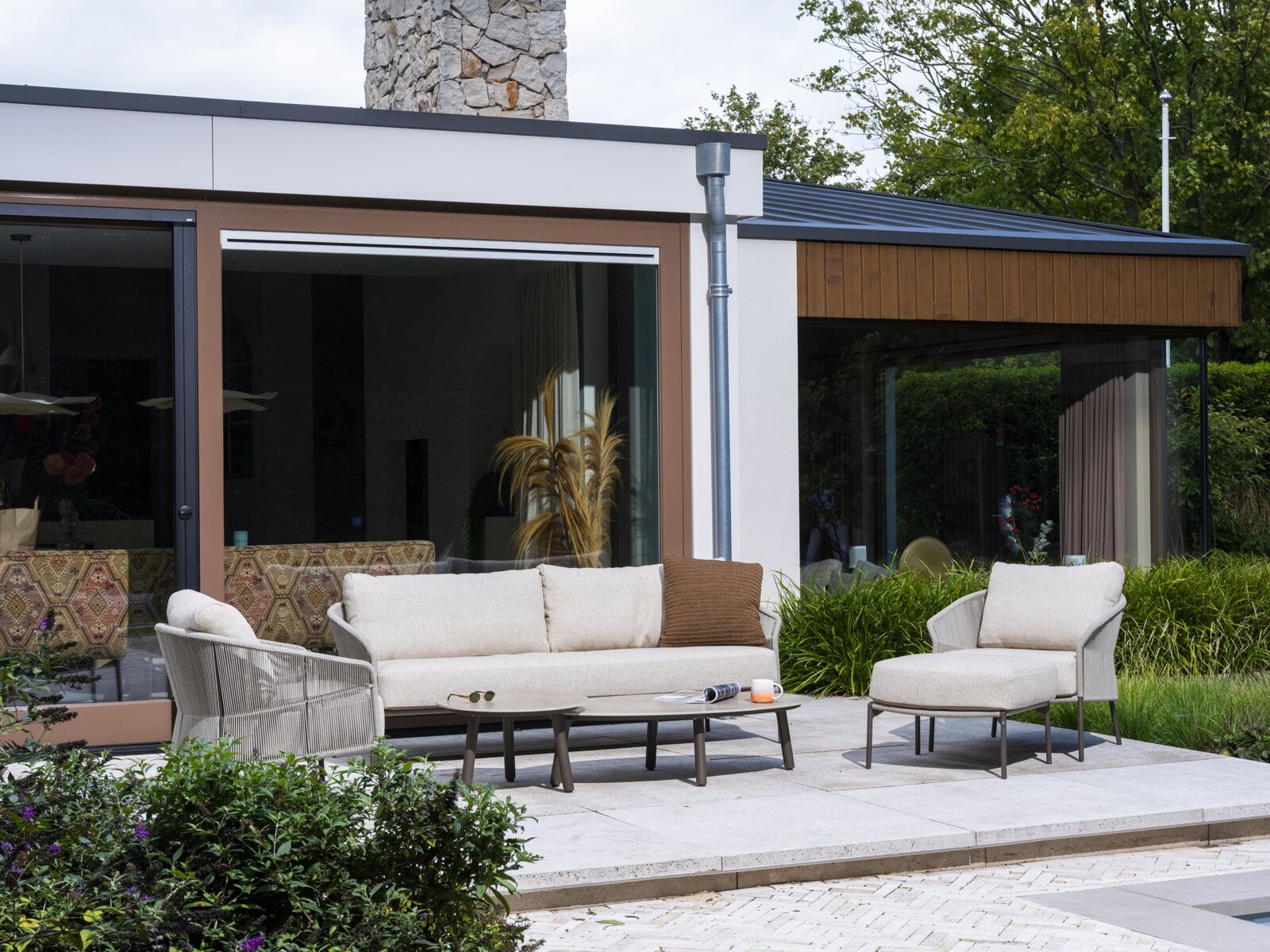 Florence loungeset terre with Salute tables 02.jpg