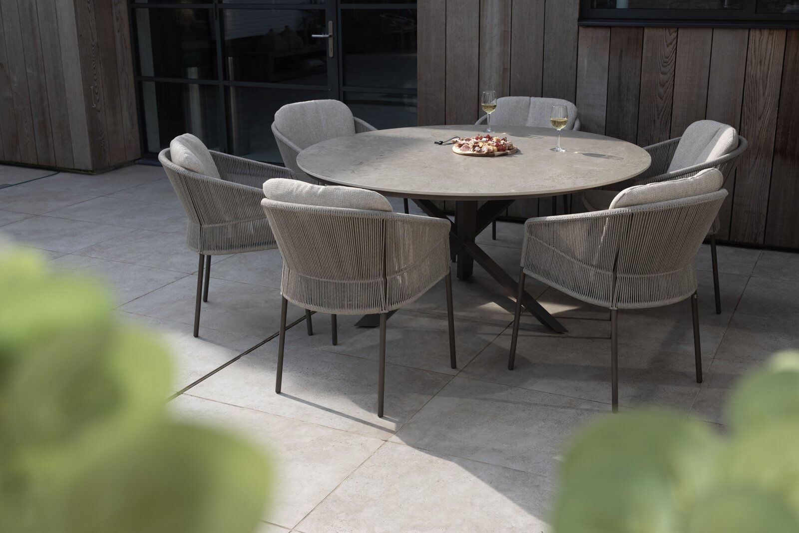 Florence dining set terre with Prado table 01.jpg