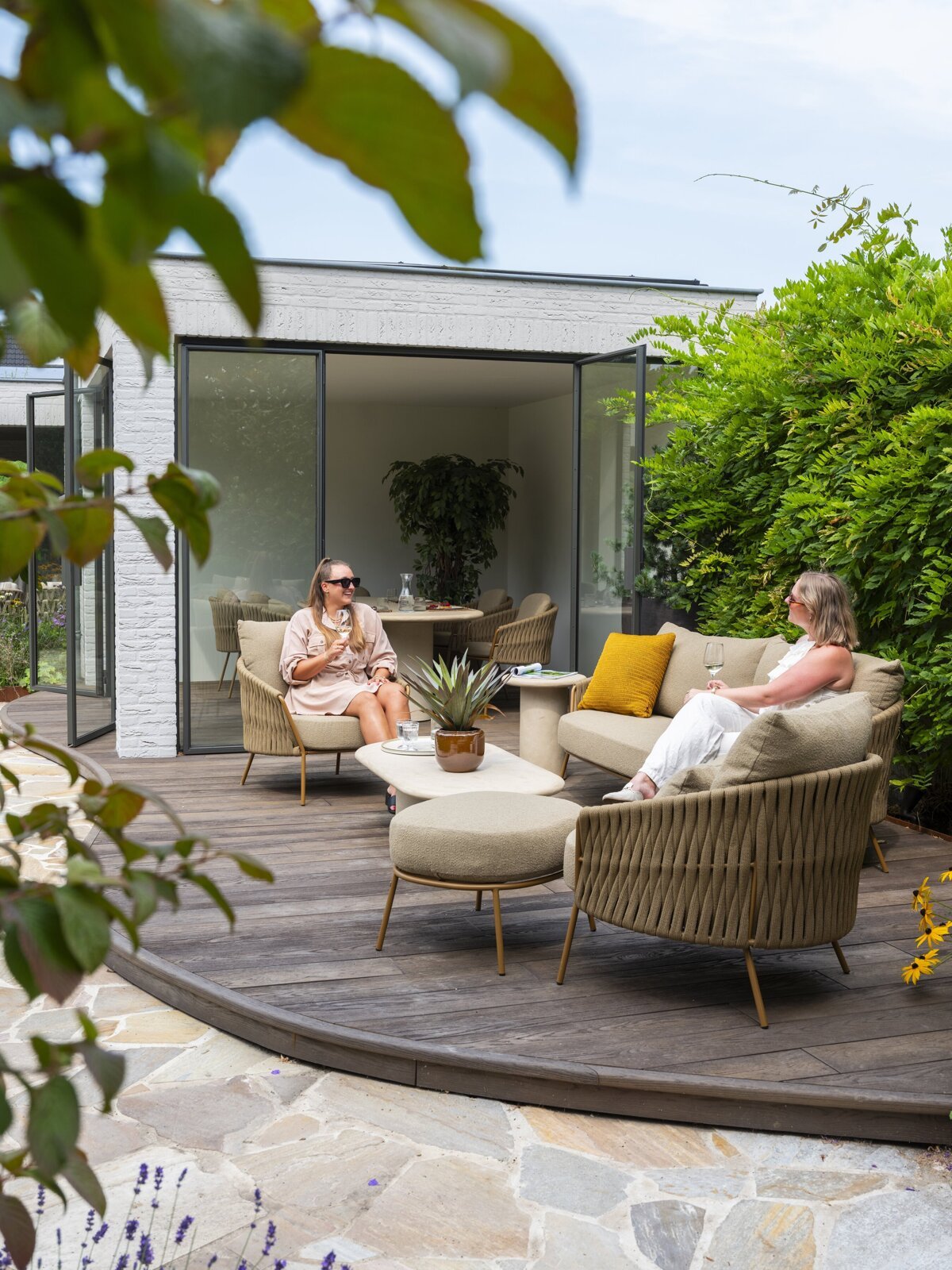 Molina lounge set with Hampton tables - models 02.jpg