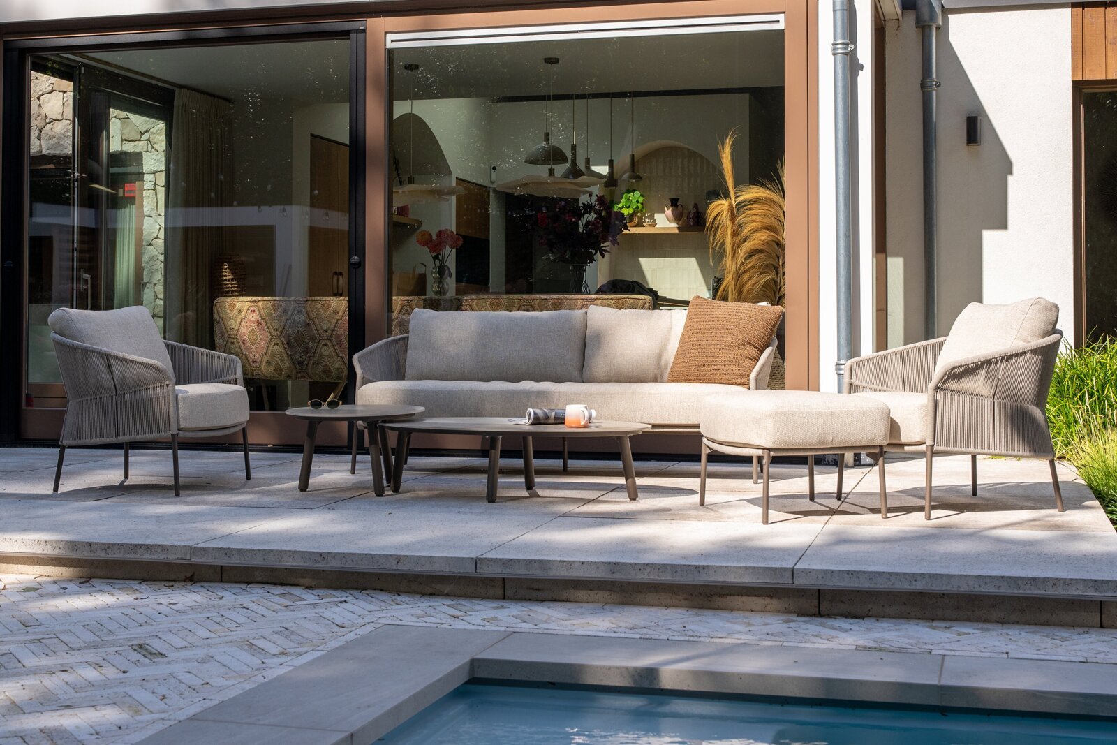 Florence loungeset terre with Salute tables 05.jpg