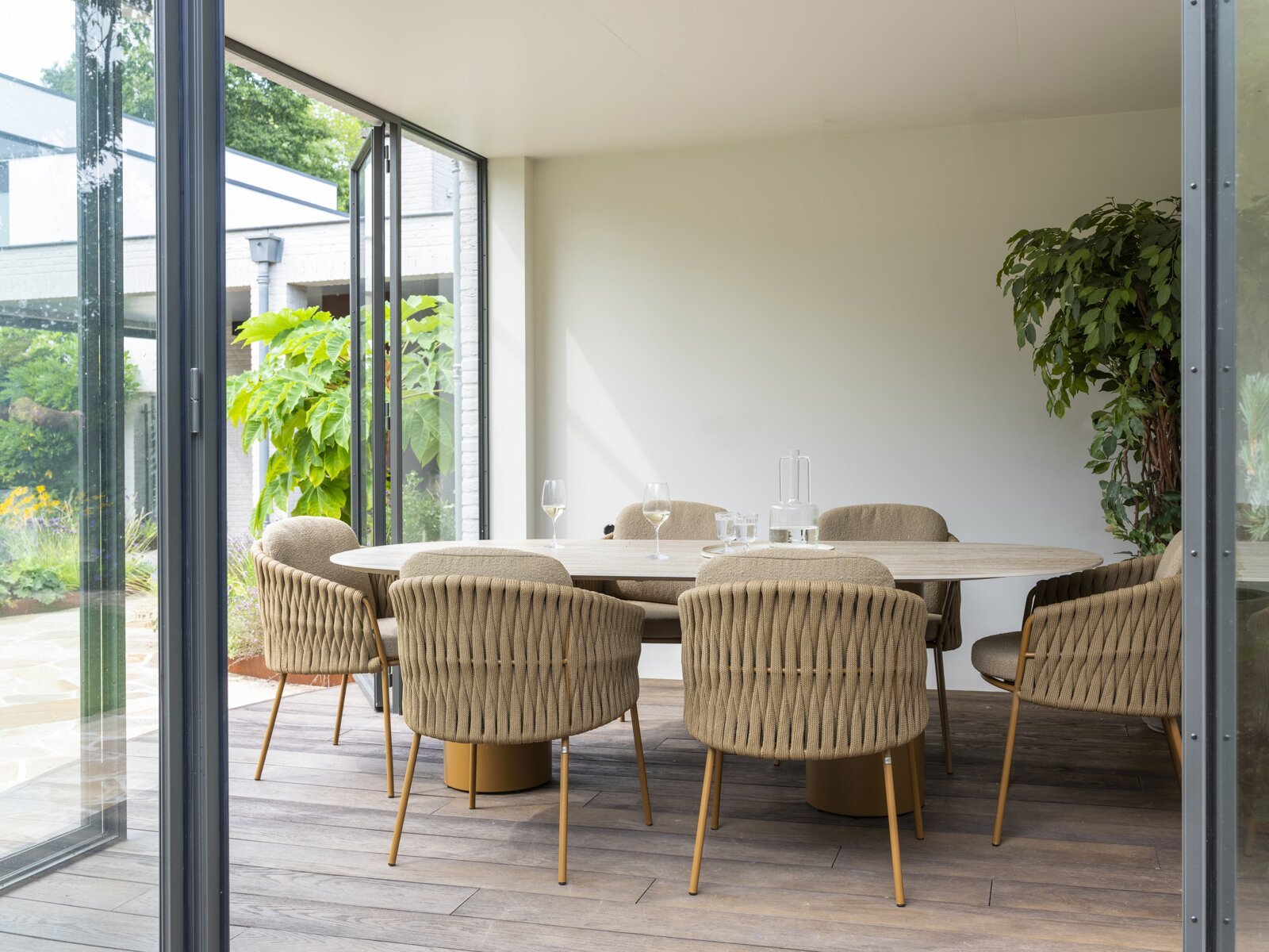 Molina dining set with Colorado dining table 01.jpg