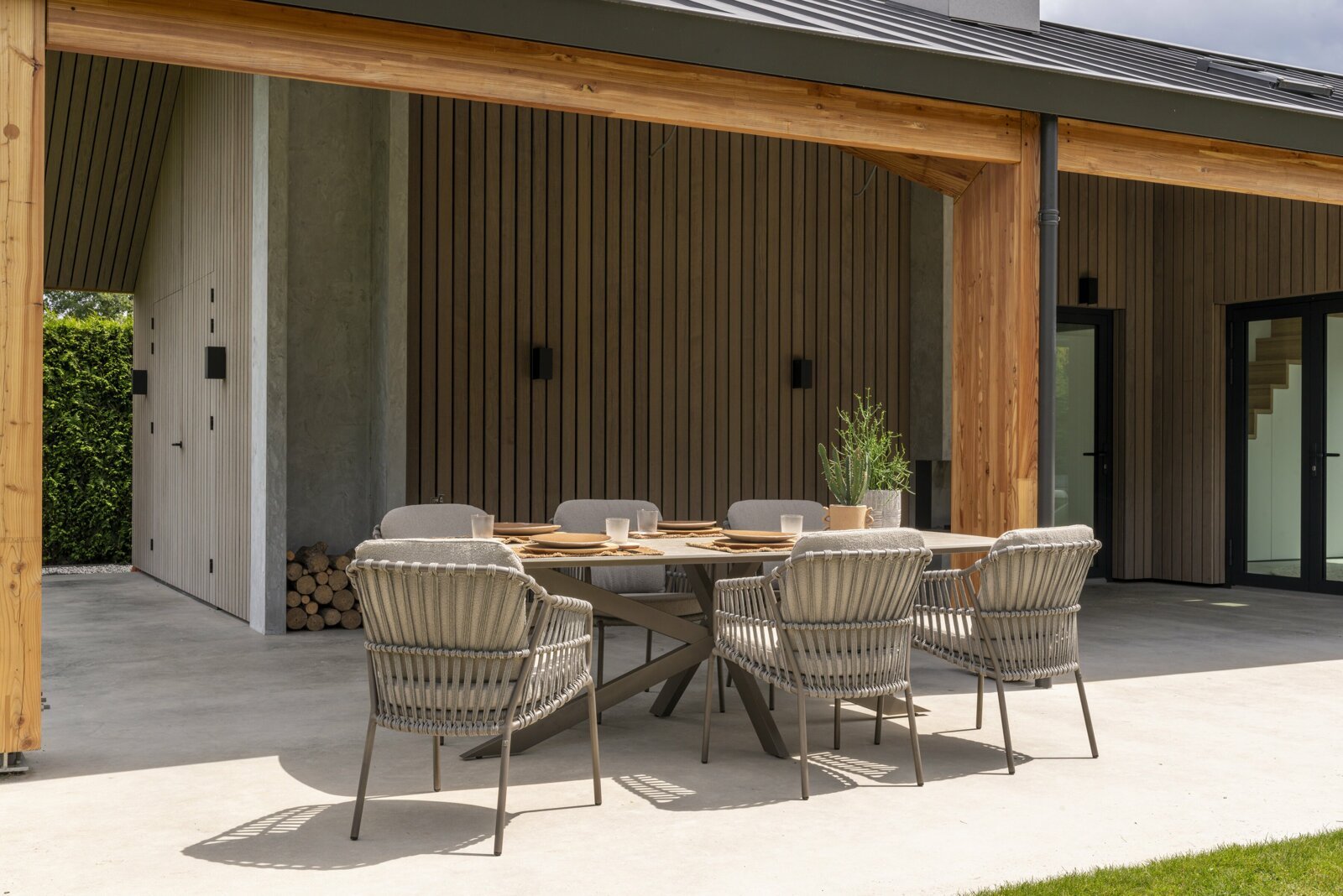 Capalbio dining set with Prado barrel table Terre and Ceramic top _04.jpg