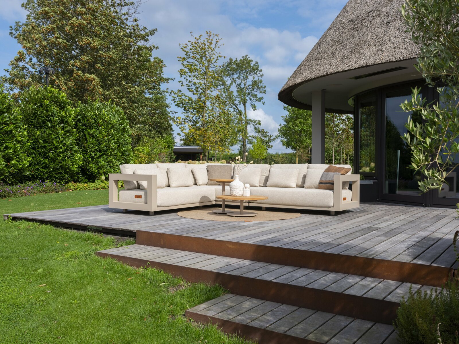 Metropolitan modular corner set Latte with Volta tables Latte outdoor 01 (1).jpg