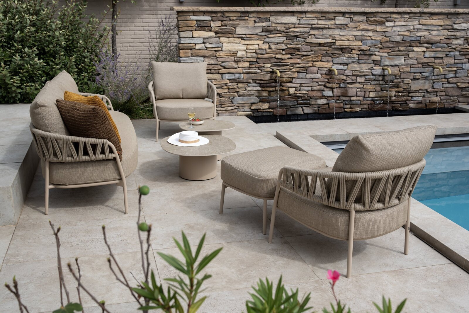 Calma lounge set latte with Sofie tables 01.jpg