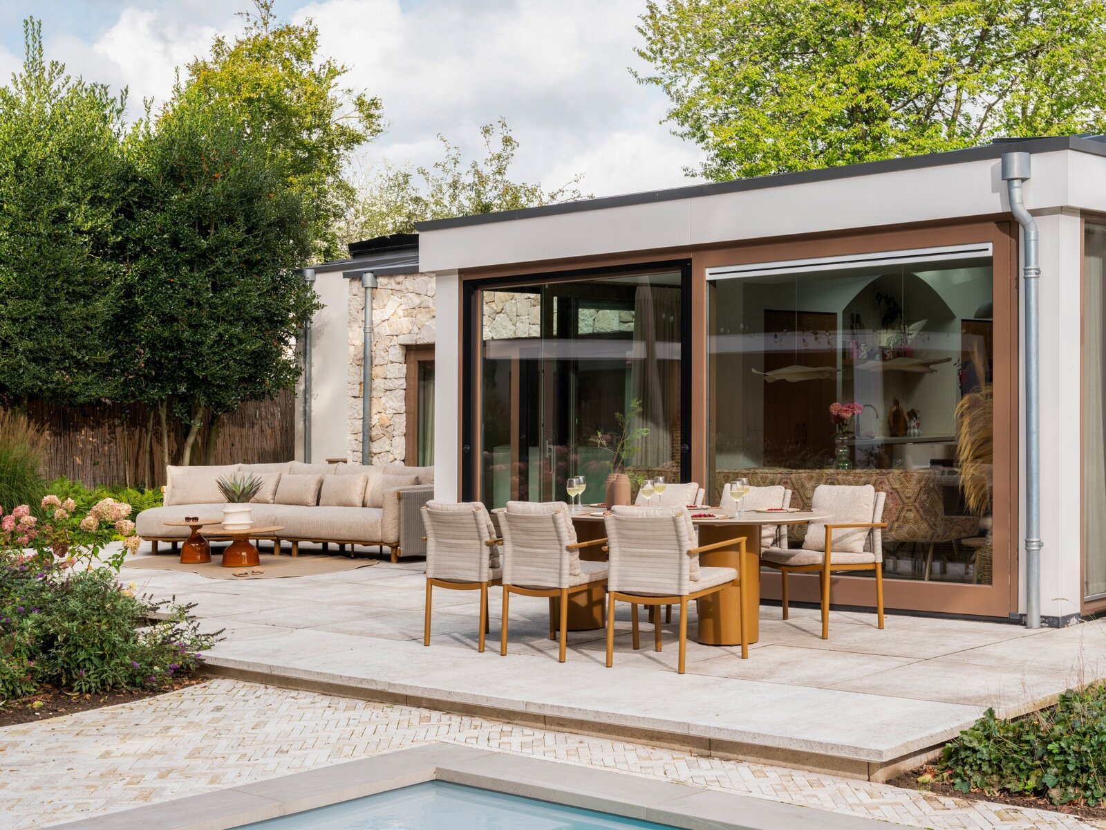 Safina dining set with Colorado table 01.jpg