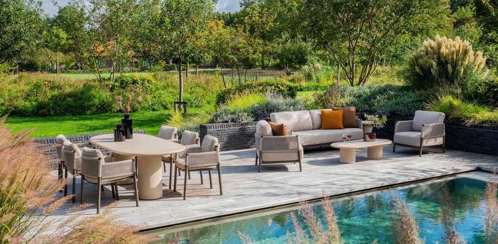 Savanne lounge set and dining set with Hampton tables 01.jpg