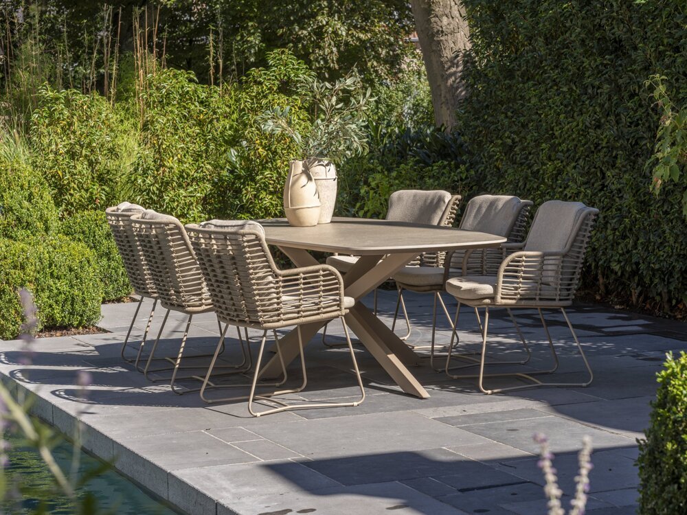 Fabrice dining set Latte with Prado barrel table ceramic outdoor 01.jpg