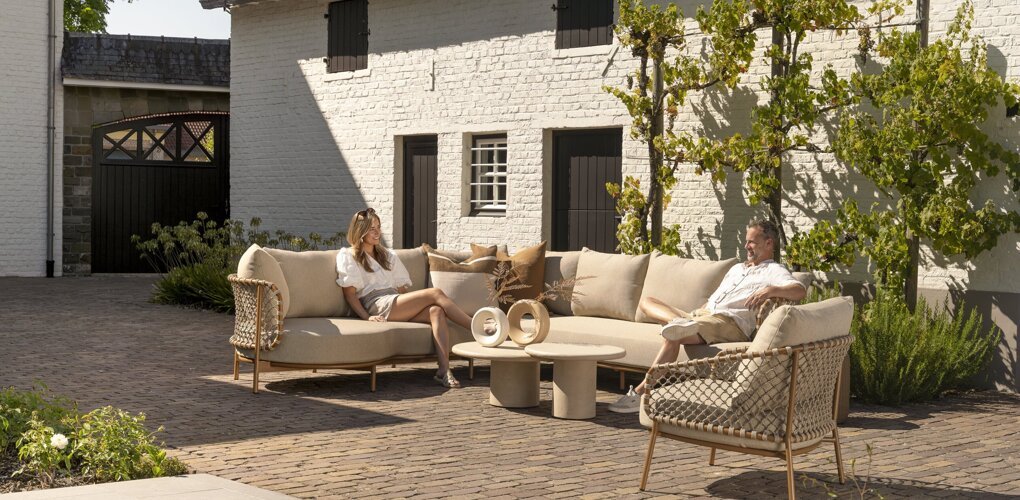 Martinique lounge set with Hampton tables - models 01.jpg